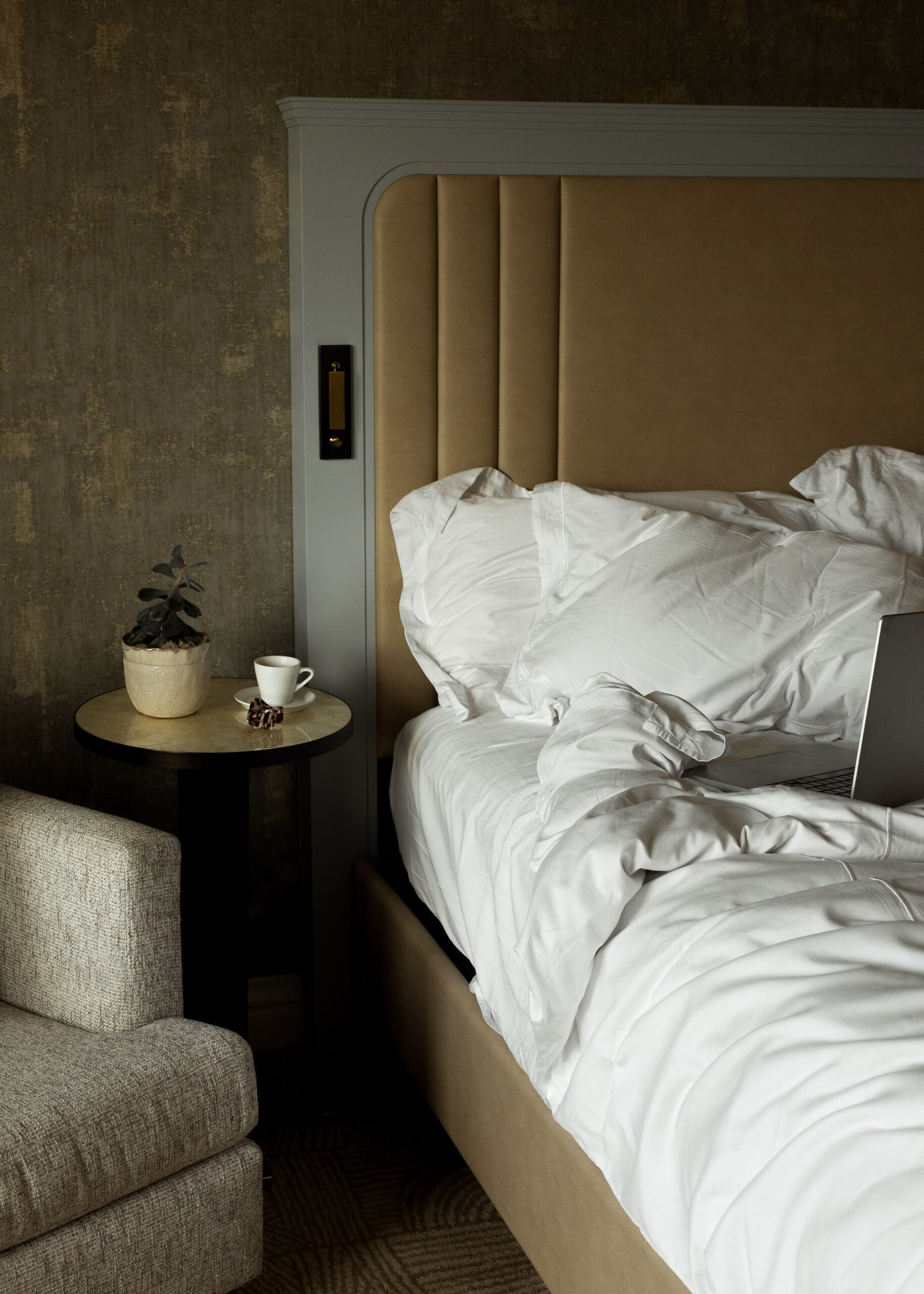How to Wake Up Early If You’re a Heavy Sleeper: Tips for a Fresh Start